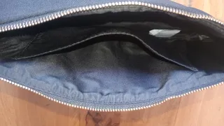 Bolso de mano negro de Paco Rabanne