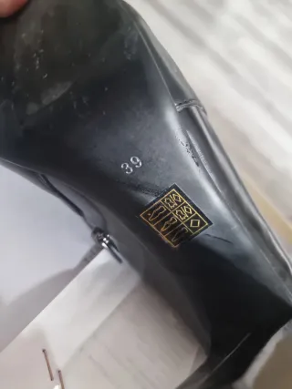 Botines de tacón negros Italianos.