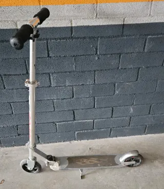 Patinete plegable plateado