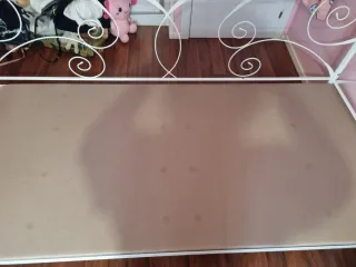 Cama individual metálica blanca,con la base,