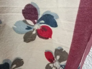 Pasmina abrigo floral beige y burdeos