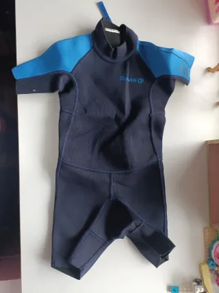 Trajes de baño y neoprenos varios