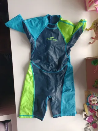 Trajes de baño y neoprenos varios