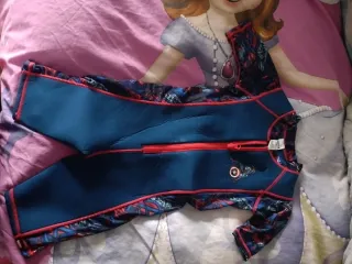 Trajes de baño y neoprenos varios