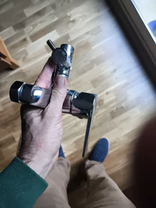 Ramon Soler - Titanium, columna de ducha fija mono