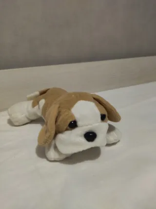Peluche perro marrón y blanco