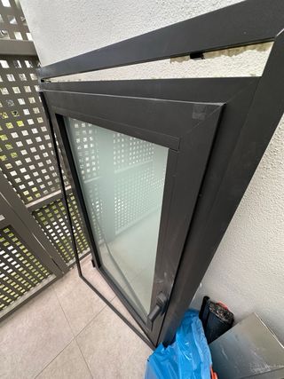 Ventana aluminio doble cristal mate