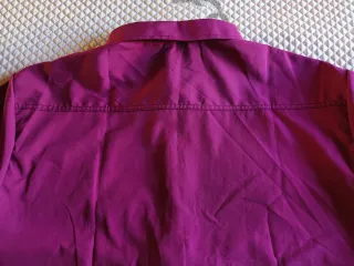 Camisa de vestir morada para hombre