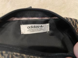 Riñonera Adidas Cocodrilo Negra y Dorada