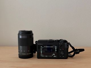 Cámara Canon EOS M6 Mark II + funda y 2 objetivos