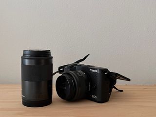 Cámara Canon EOS M6 Mark II + funda y 2 objetivos