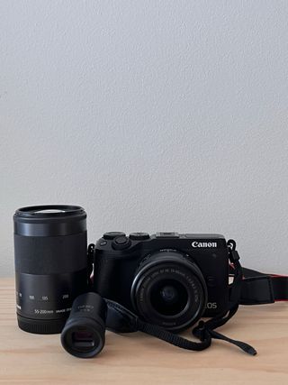 Cámara Canon EOS M6 Mark II + funda y 2 objetivos