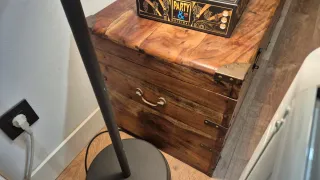 Baúl de madera y metal