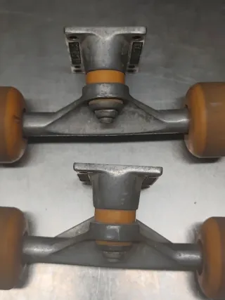 Ejes y ruedas de skate