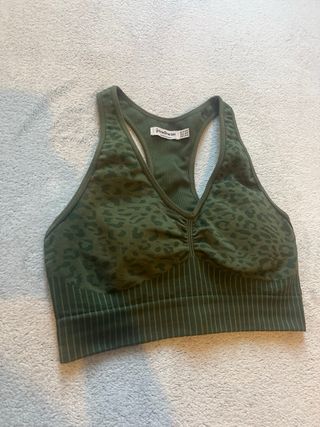 Top deportivo Stradivarius estampado animal print