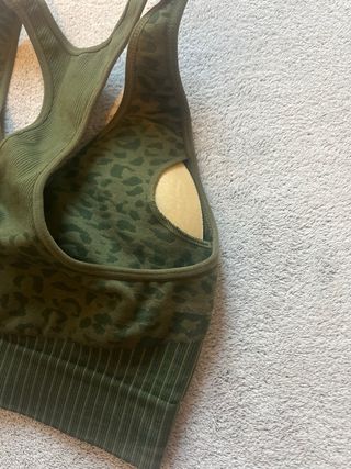 Top deportivo Stradivarius estampado animal print