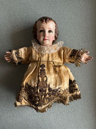 Vestido seda bordado oro Niño Jesús