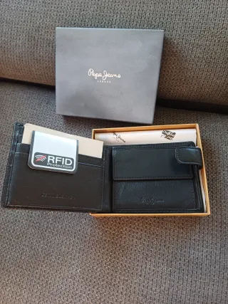 Cartera Pepe Jeans Negra leer anunciado