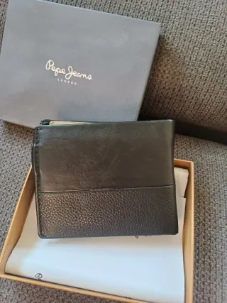 Cartera Pepe Jeans Negra leer anunciado