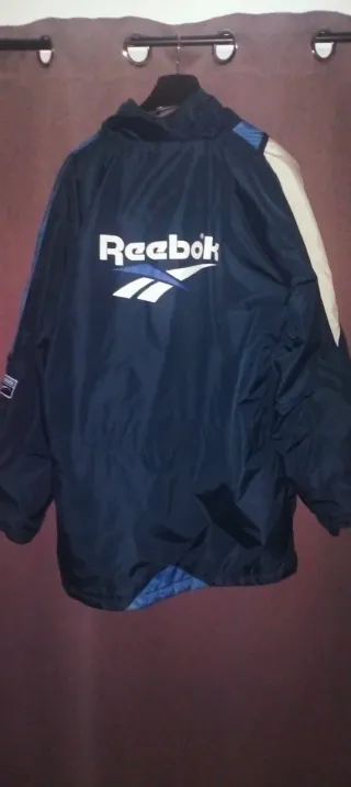 Chaqueta Reebok Azul y Beige