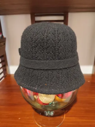 Sombrero de lana negro con lazo