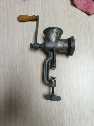 Picadora de carne antigua ELMA