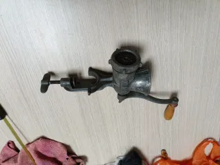 Picadora de carne antigua ELMA