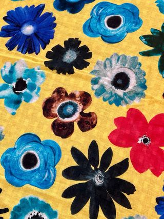 Lote 2 pañuelos French Connection flores