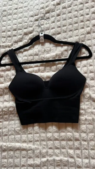 Top elástico negro