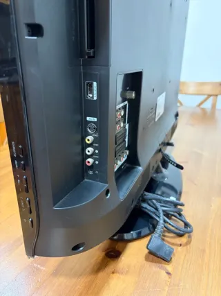 Televisor Samsung 32' LCD LE32A457C1D. Como nuevo.