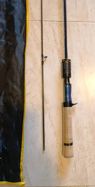 Caña de pesca 1.98m 2-8LB Para carrete rotativo.