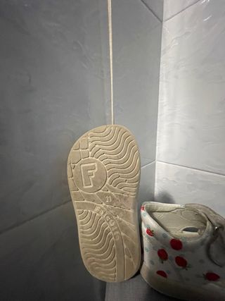 Sandali bianchi con fragoline