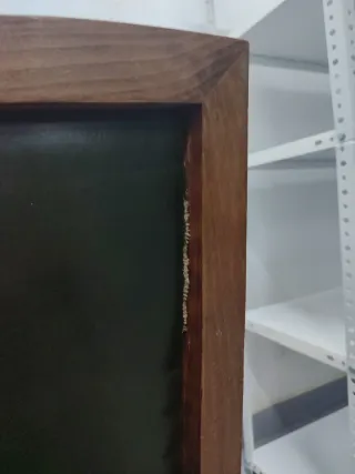 OFERTA Silla de madera tapizada en cuero verde