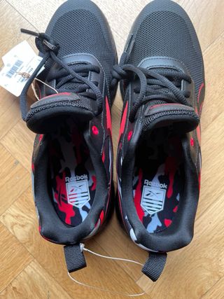 Zapatillas Reebok Negras y Rojas