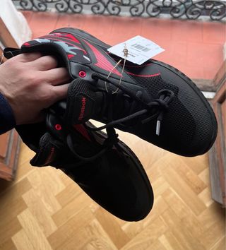 Zapatillas Reebok Negras y Rojas