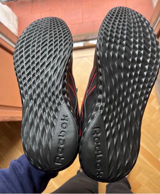 Zapatillas Reebok Negras y Rojas