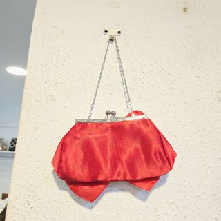 Bolso de fiesta rojo con lazo