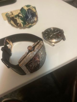 Reloj Festina Day/Date y g-shock y otro 3 relojes