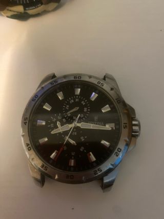 Reloj Festina Day/Date y g-shock y otro 3 relojes