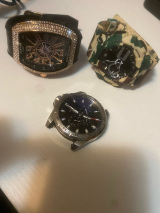 Reloj Festina Day/Date y g-shock y otro 3 relojes