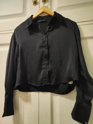 STRADIVARIUS - Camisa Negra satinada