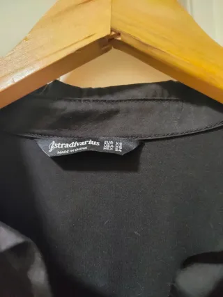STRADIVARIUS - Camisa Negra satinada