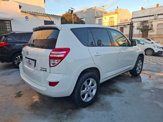 Toyota RAV4 2011
