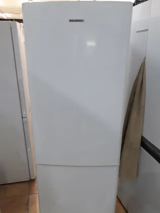 Nevera marca SAMSUNG altura 1:77 cm ancho 60cm cla