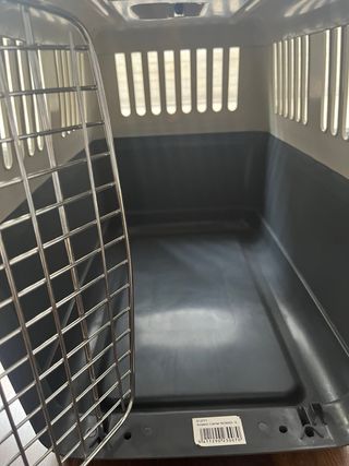 Transportín mediano para mascotas.