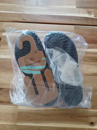 Chanclas azules y blanco