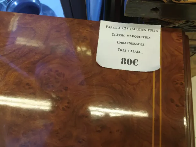 Mesitas de noche clásicas