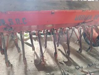 Están en Torrecilla de la Orden Sembradora antigua