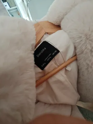 Abrigo pelo Bershka L beige suave