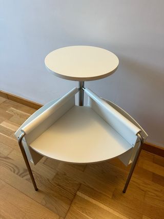 Mesita auxiliar revistero blanca